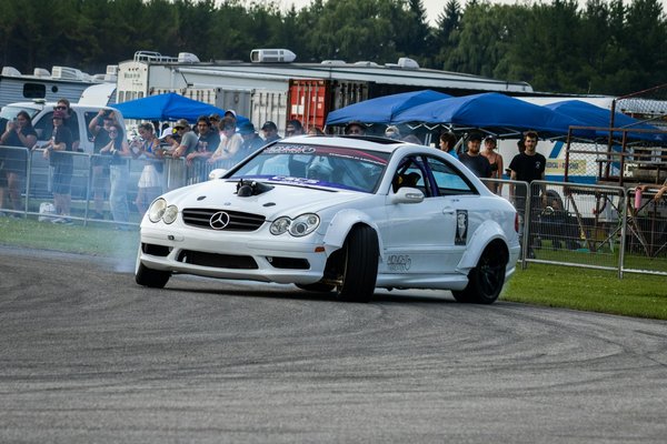 Découvrez les trottinettes à roues lumineuses pour enfants